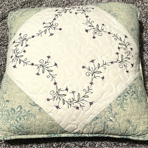 Vintage Patchwork Quilt Pillow – Floral Cottagecore Accent - Picture 2 of 4